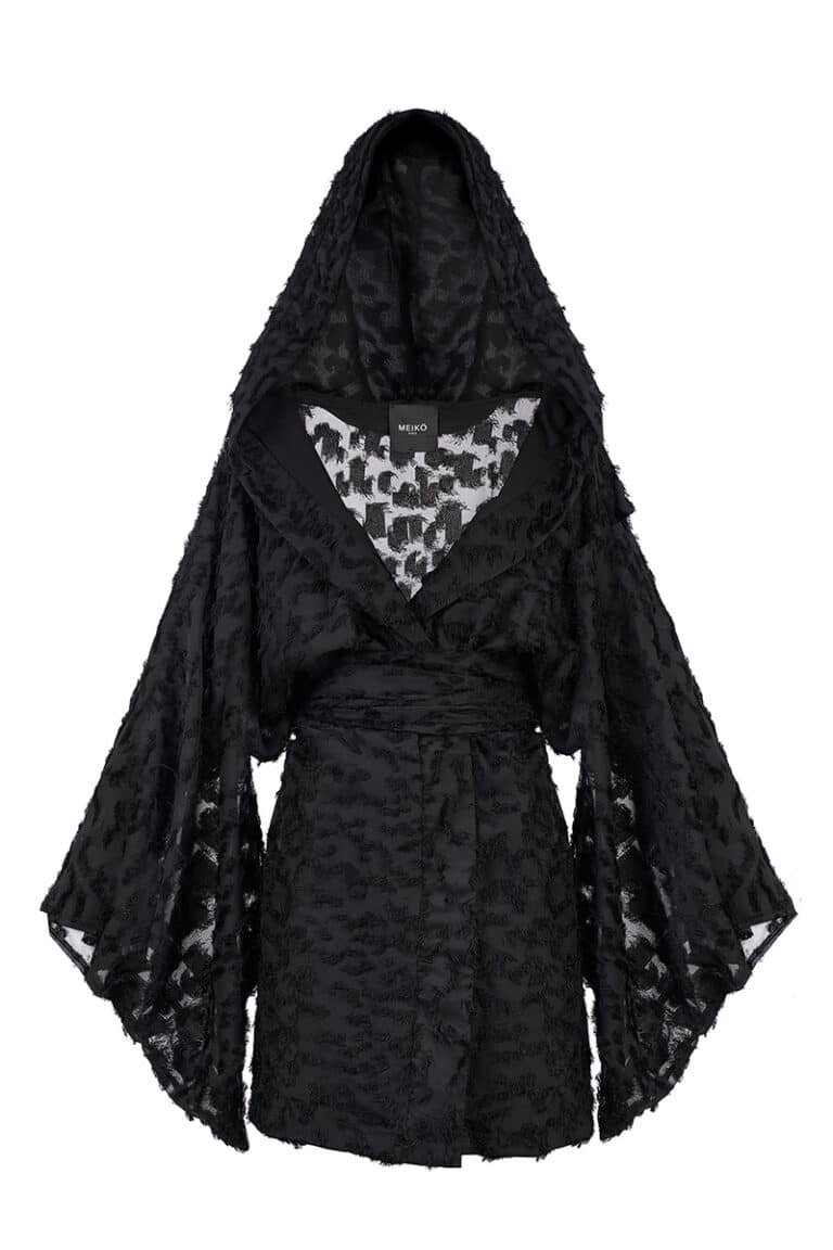 Rochie neagră cu glugă elegantă